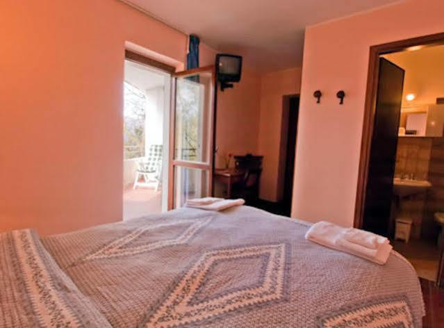 Hotel Rondanino Lanzo dʼIntelvi Esterno foto