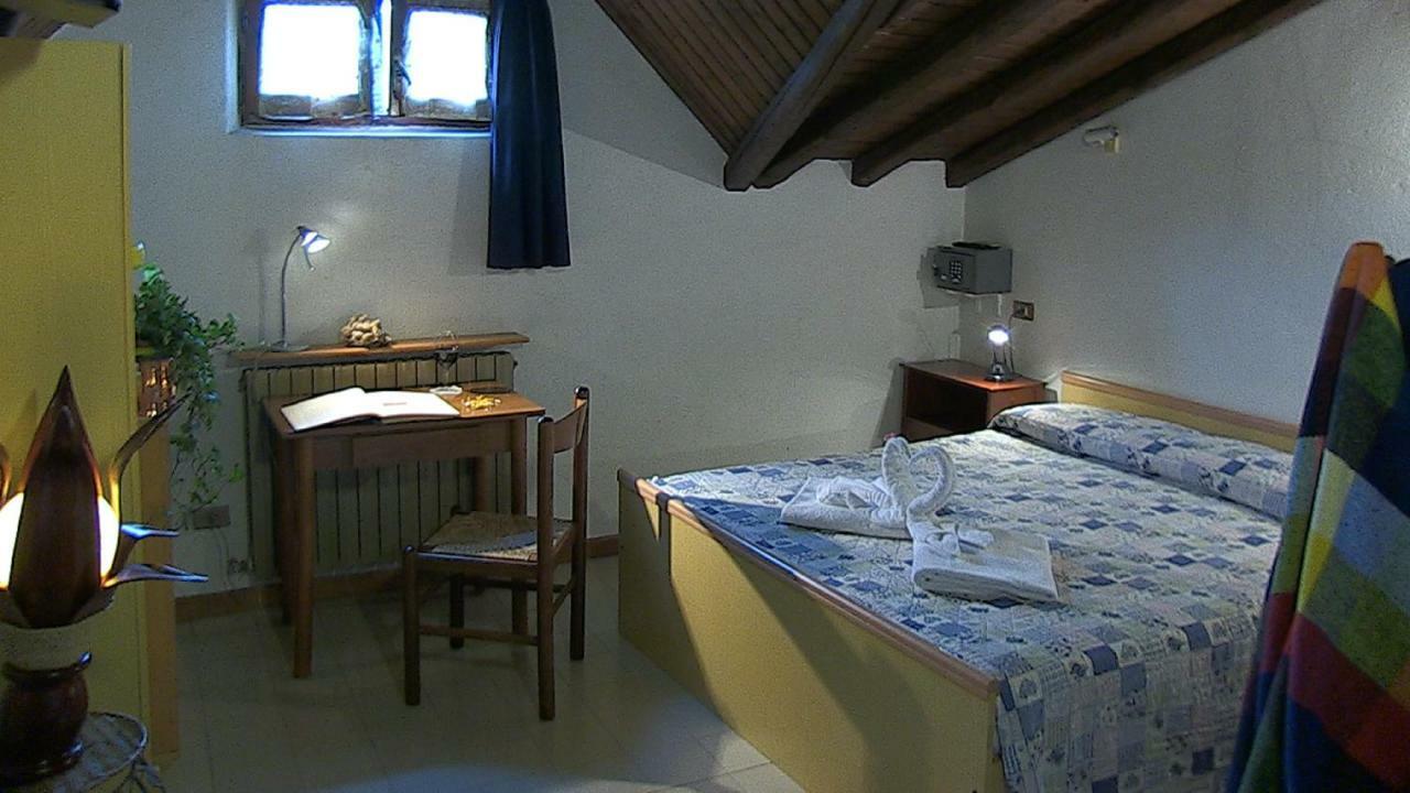 Hotel Rondanino Lanzo dʼIntelvi Esterno foto