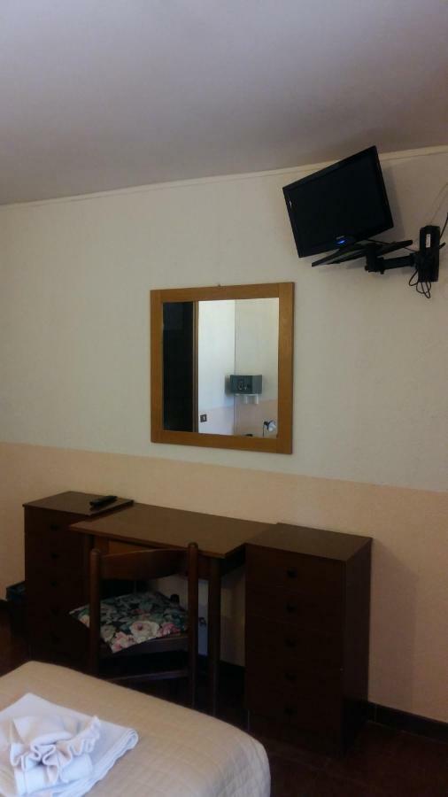 Hotel Rondanino Lanzo dʼIntelvi Esterno foto