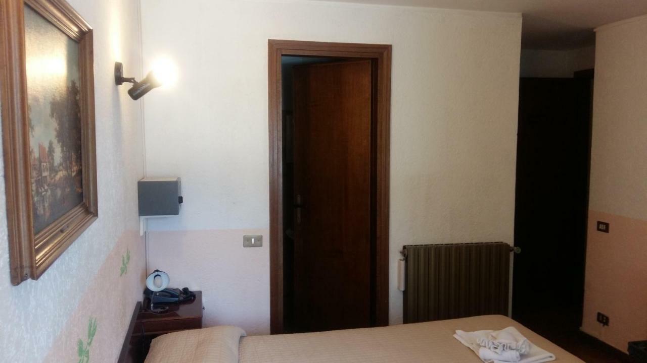Hotel Rondanino Lanzo dʼIntelvi Esterno foto
