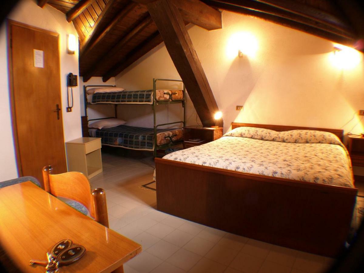 Hotel Rondanino Lanzo dʼIntelvi Esterno foto